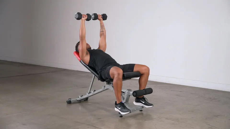 Waarom de Incline Alternating Dumbbell Bench Press een slimme oefening is voor kracht, stabiliteit én spieropbouw